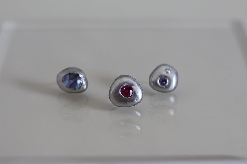 / 礦 / 銀色系-桃紅+粉紫水鑽 - 耳環/耳夾 - 樹脂 銀色