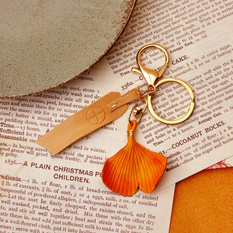 Handmade Leather Key Ring - Ginkgo Leaf Charm Gift Free Lettering - ที่ห้อยกุญแจ - หนังแท้ 