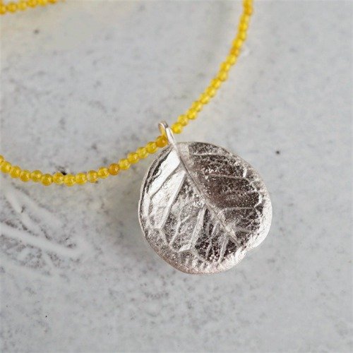 Feijoa leaf necklace (round) [P074SV(NS)]