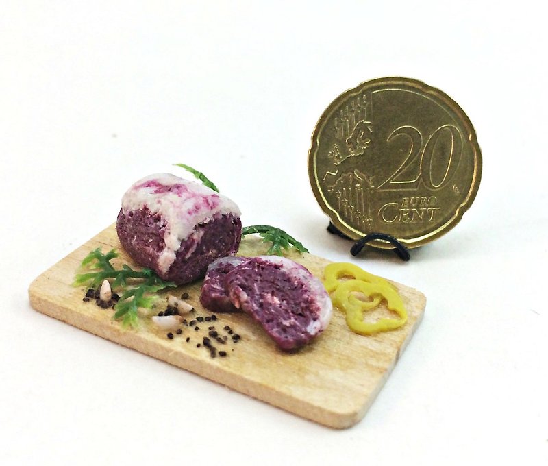 Dollhouse miniature 1:12 fresh meat on the board, beef steak