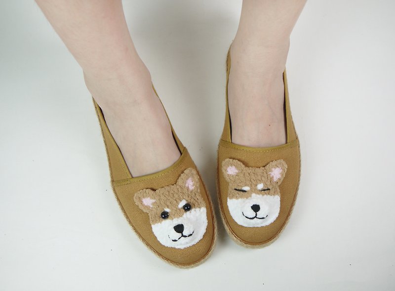 Caramel Khaki canvas hand-made shoes cute Shiba Inu - รองเท้าลำลองผู้หญิง - วัสดุอื่นๆ สีนำ้ตาล