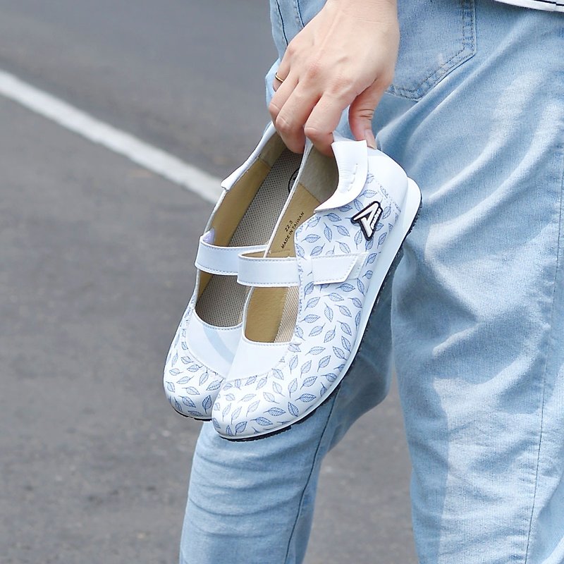 MIT [printed sticky doll shoes - white] doll shoes are fresh, playful, retro and comfortable - รองเท้าลำลองผู้หญิง - หนังเทียม ขาว