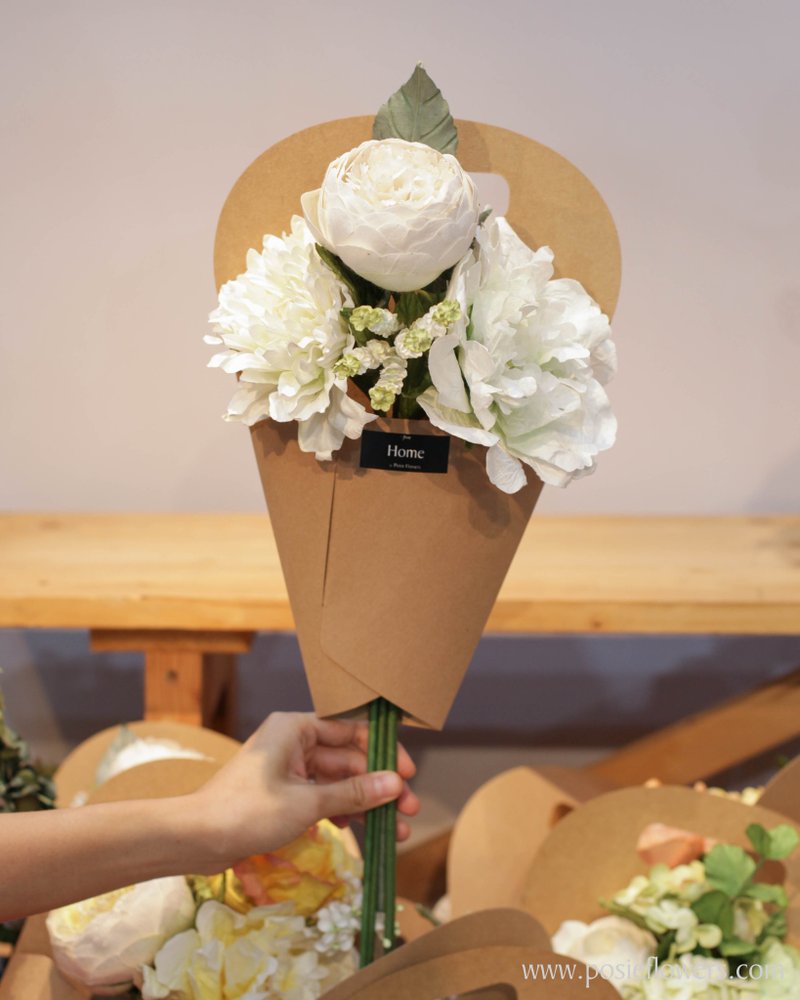 Pure White Mix Flowers Paper Cone for Home Decoration - 木工/竹藝/紙雕 - 紙 白色
