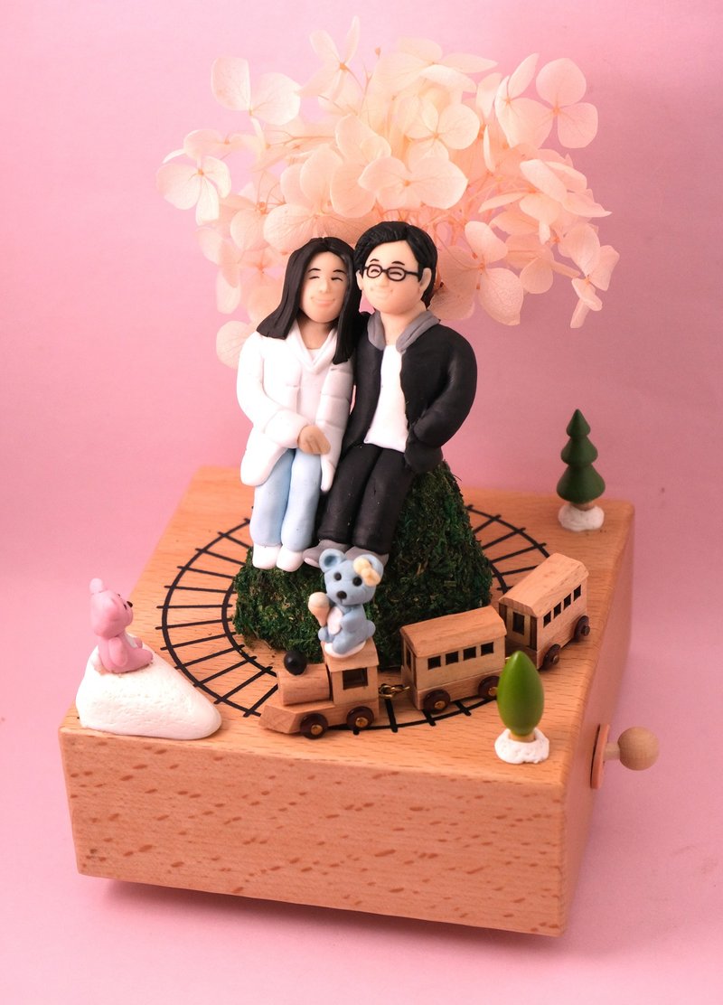 客製化人物旋轉音樂盒,提供相片客製人物造型,小火車可隨著音樂旋 - 擺飾/家飾品 - 黏土 