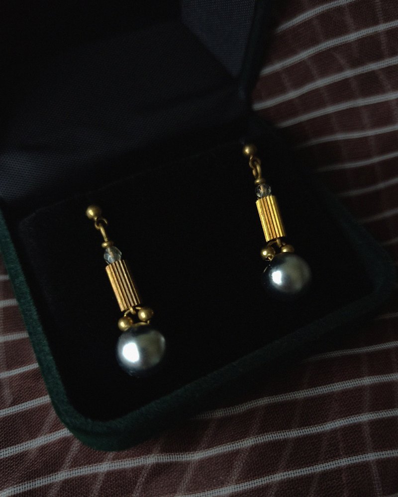 Matte Silver Classic Short Earrings Bronze Earrings - ต่างหู - ทองแดงทองเหลือง หลากหลายสี