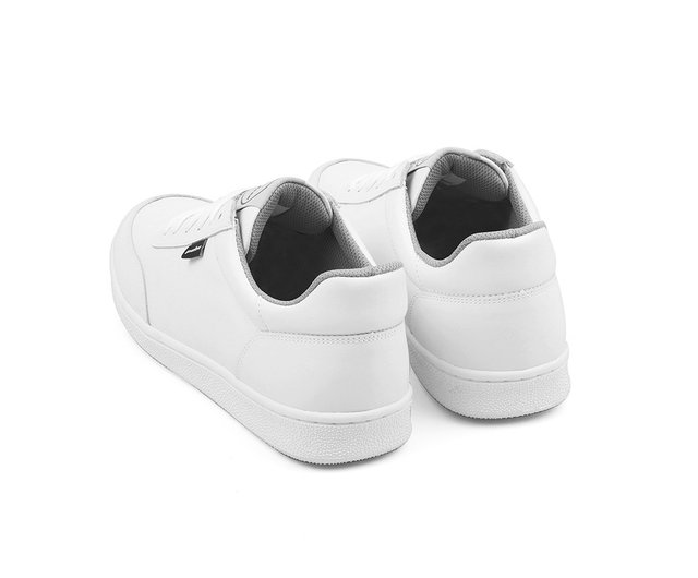 Are white shoes hot sale still in style