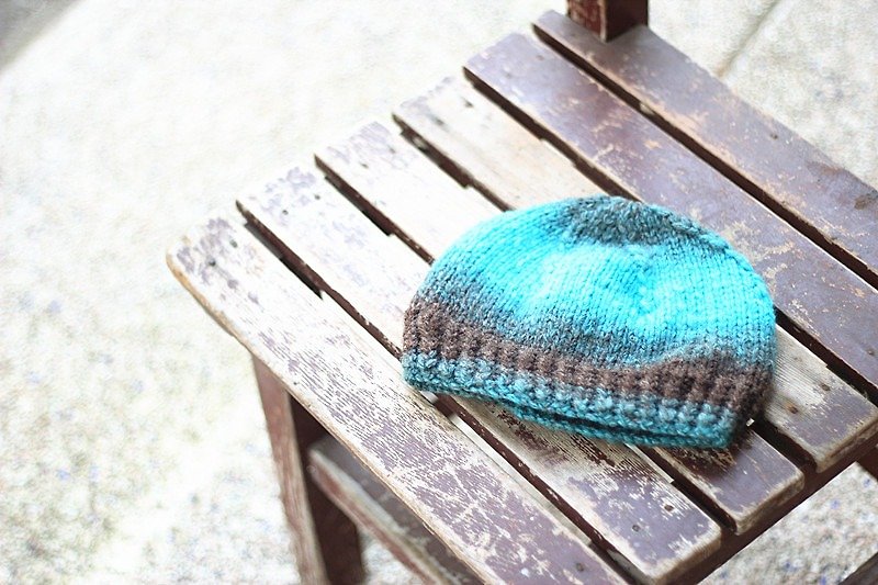 Good Day Handmade] Handmade. Winter hand-knit two-tone gradient knit child fur cap / Christmas gift / exchange gifts - Hats & Caps - Paper Multicolor