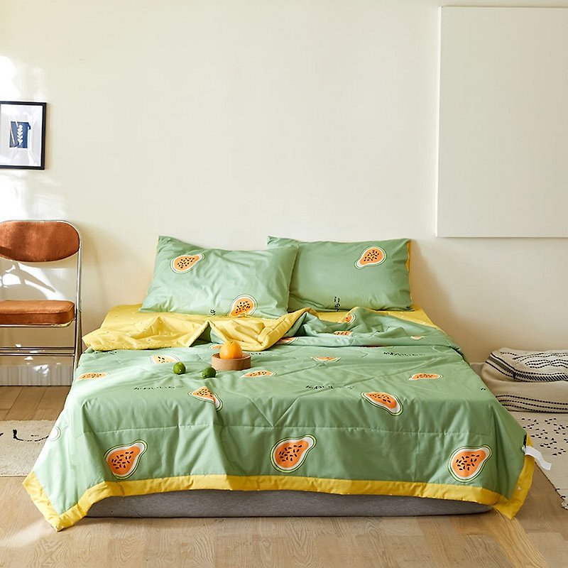 [Summer gift] Combed cotton quilt (new variety of avocado and watermelon) free pair of pillow cases - เครื่องนอน - ผ้าฝ้าย/ผ้าลินิน สีเขียว