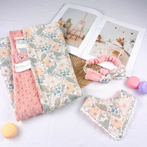 LaFiFi樂霏菲手作嬰幼兒精品&ZAKKA 彌月禮盒 女寶滿月禮 粉彩花卉系列 荳荳毯 贈送包裝與設計提袋