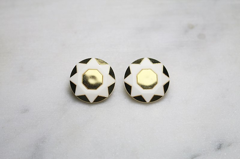 // VÉNUS 复古 vintage earrings small sun // ve179 - Earrings & Clip-ons - Plastic Gold