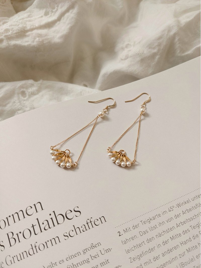 14KGF Fan shape dangle earring with Swarovski crystal pearl - ต่างหู - โลหะ สีทอง