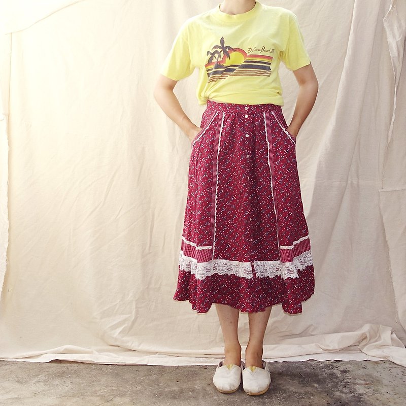 *BajuTua / Vintage / American Made 60's Floral Lace Skirt - กระโปรง - ผ้าฝ้าย/ผ้าลินิน สีแดง