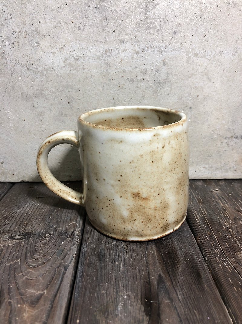 Hand made pottery - gas fired rice straw white oval oval mouth cup pottery mug mug - Pottery & Ceramics - Pottery Khaki