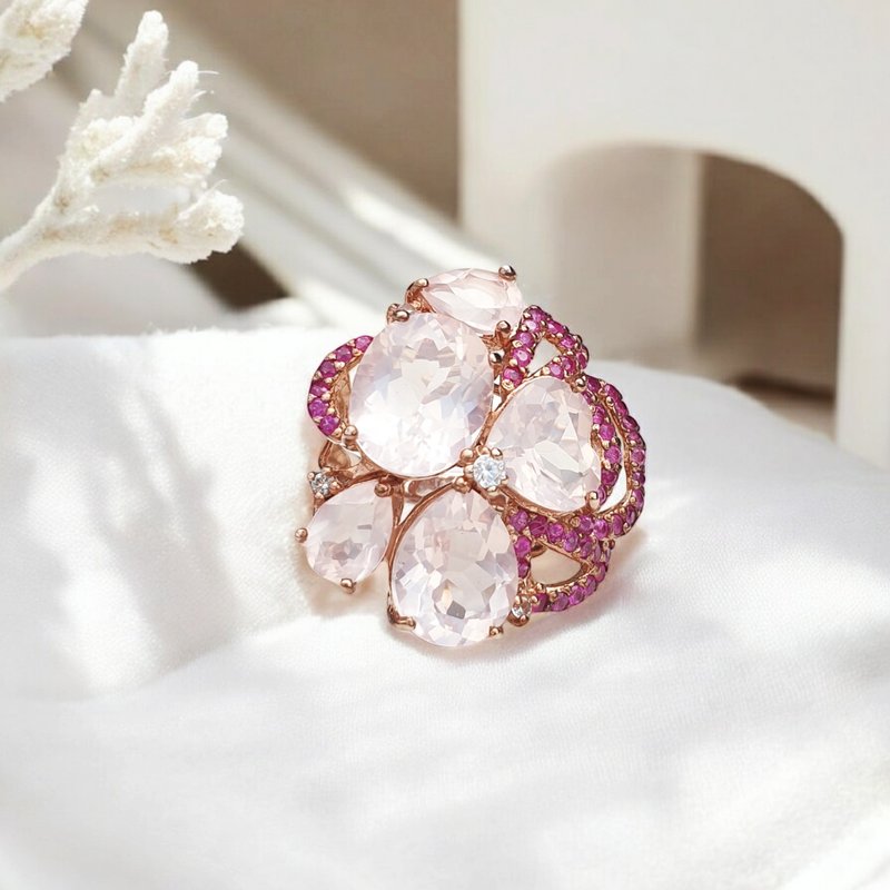 Rose quartz ring decorated with Ruby, White topaz, Silver pink gold plated. - 戒指 - 寶石 粉紅色