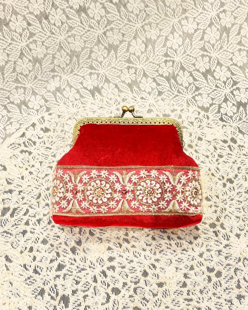 MBC 人手製 12cm方形口金 絲絨刺繡帶 曼陀羅 聖誕紅 - 側背包/斜背包 - 棉．麻 紅色