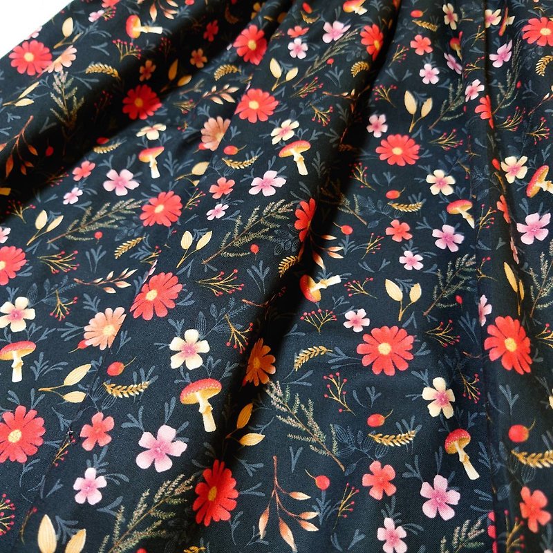 【受注制作】 Mushroom and flower skirt Black / Free size / USA fabric / 日本製