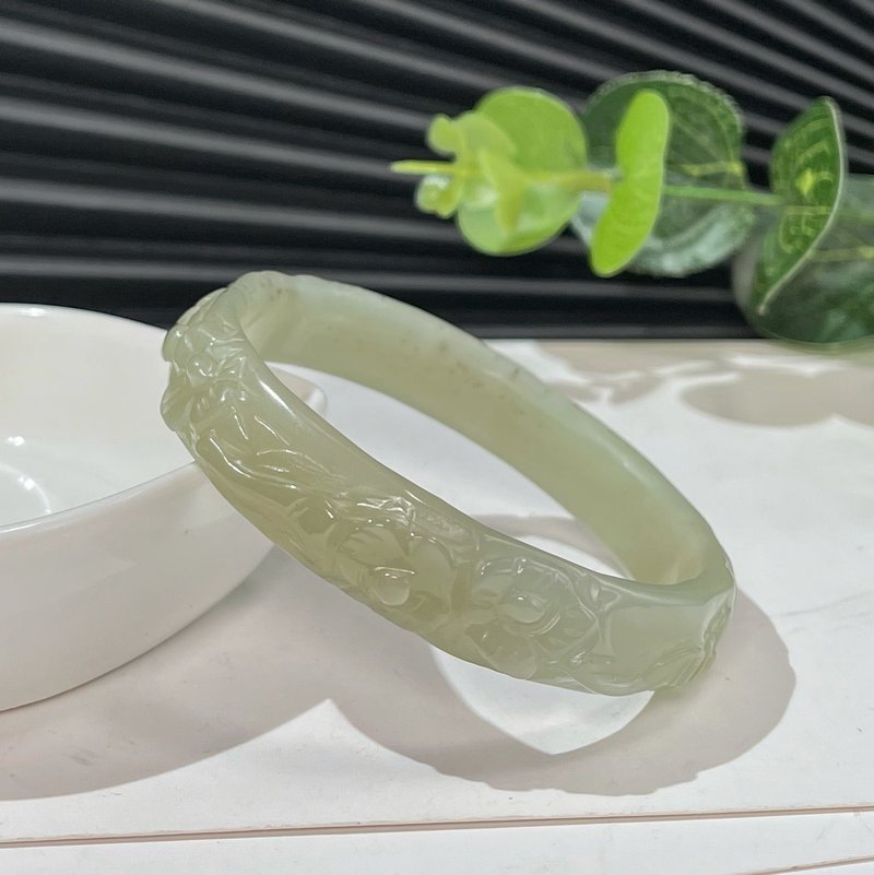 和田玉湖水綠手鐲56MM冰底老料飄糖浮雕連枝梅花玉手環附證書溫潤 - 手鍊/手環 - 玉石 綠色