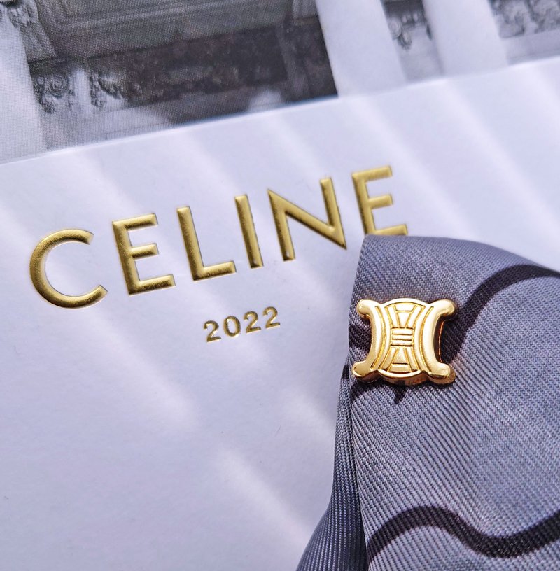 Authentic second-hand CELINE Arc de Triomphe bag pendant with dust bag, pendant, pin fastener, heart pin brooch - ที่ห้อยกุญแจ - เครื่องประดับ สีทอง