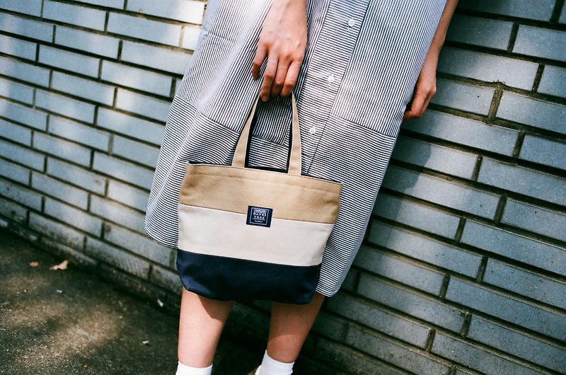 Tote bag (drink double cup) _ khaki white and dark blue - Handbags & Totes - Cotton & Hemp Brown