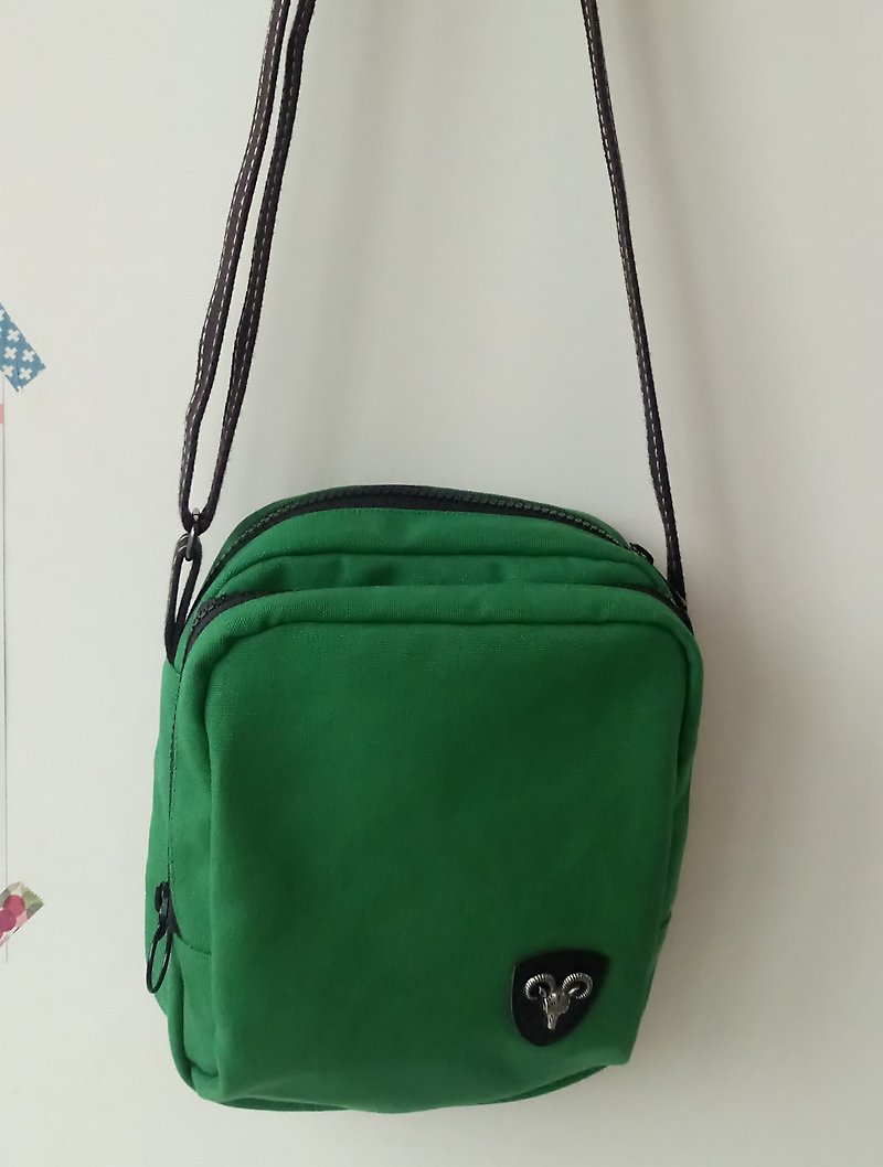 綠色帆布方形吐司斜背小包 - 側背包/斜孭袋 - 棉．麻 綠色