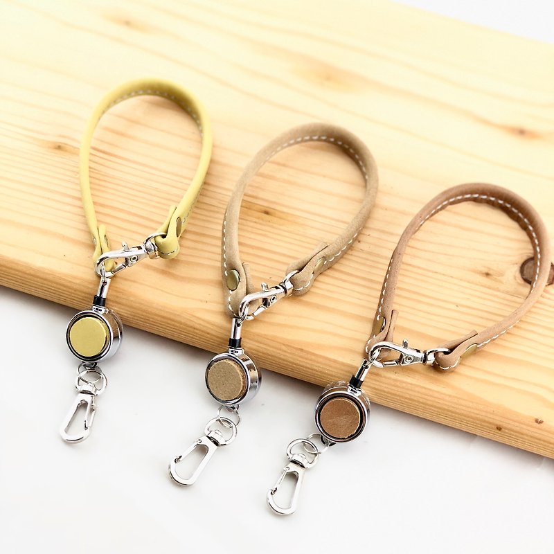 There are styles. Leather Retractable Buckle - Identification Card / Key Ring / Easy Card - Other - Genuine Leather Multicolor