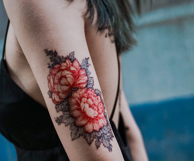 Red peony flowers by Zeeyeart guest from Seoul at BangBang in New York  City  rtattoos