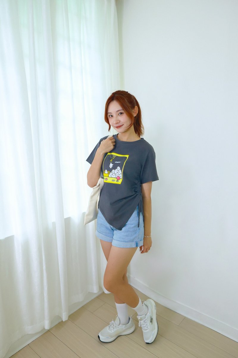 不規則抽繩衣-麻糬兔娃娃機 (深灰黑) - 女 T 恤 - 棉．麻 黑色