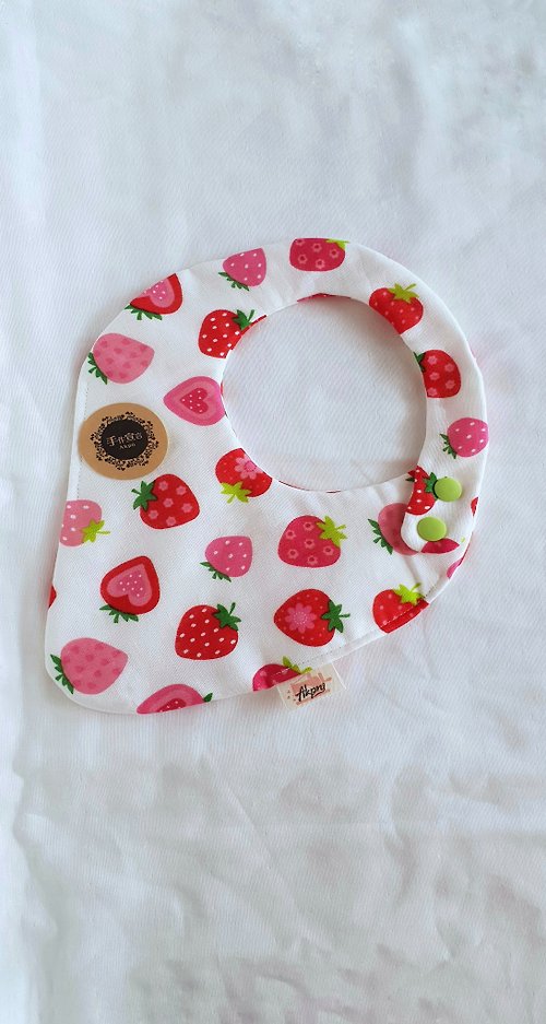 Akpn手作宣言 AKPN草莓大福-米白底-八層紗100%cotton雙面草莓型圍兜.口水巾