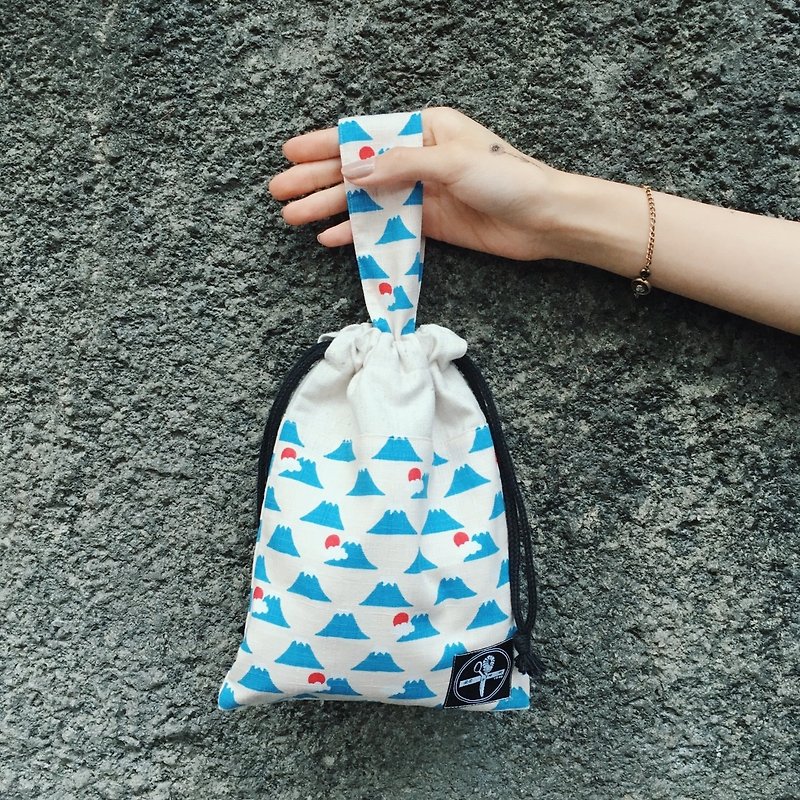 Beam bag / Mount Fuji rice white - กระเป๋าถือ - ผ้าฝ้าย/ผ้าลินิน สีน้ำเงิน