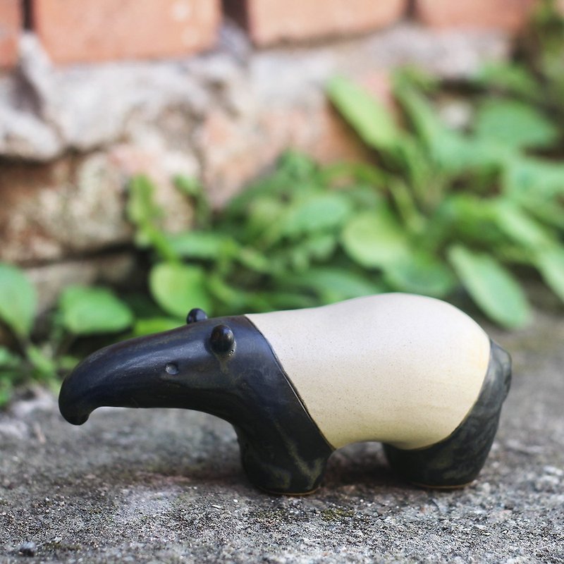 Le Y-Malay tapir - Items for Display - Pottery Black