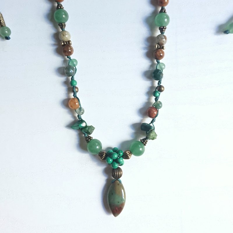 Green natural stone free size necklace - สร้อยคอ - เครื่องประดับพลอย สีเขียว