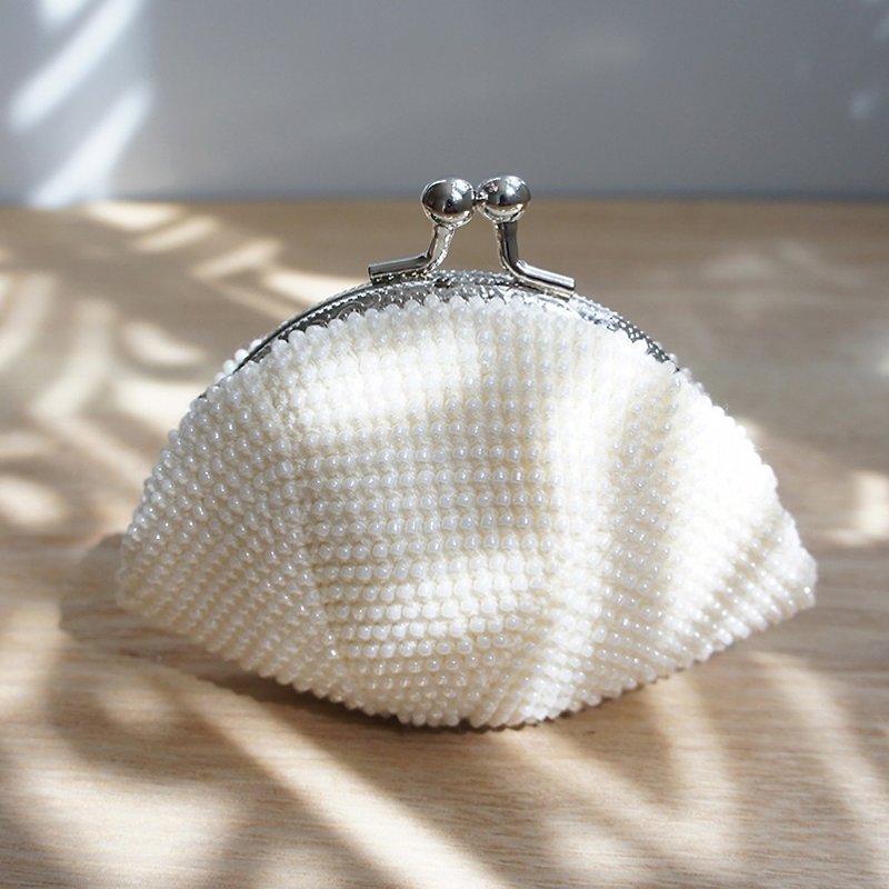 Ba-ba handmade Seedbeads crochet coinpurse No.961 - กระเป๋าเครื่องสำอาง - วัสดุอื่นๆ ขาว