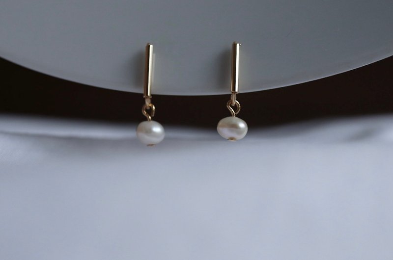 Painless Clip-On/ Stick Clip-On x Freshwater Pearl Natural Stone - Earrings & Clip-ons - Pearl Gold