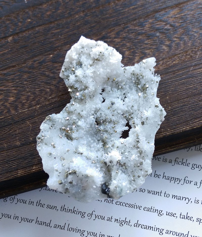 Quartz with Chalcopyrite 江西 水晶 黃銅礦共生 天然礦石 原礦 - 擺飾/家飾品 - 其他材質 