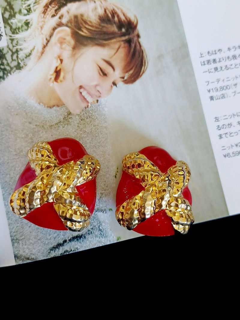 vintage jewelry  華麗顯色立體圖騰 夾式耳環 - 耳環/耳夾/耳骨夾 - 其他金屬 