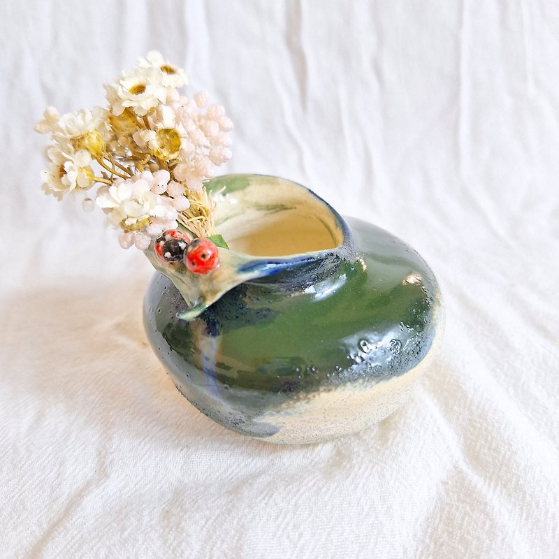 Ladybug dried flower special vase Ladybug wedding porcelain vase with photo dried flower preserved flower - Pottery & Ceramics - Porcelain 