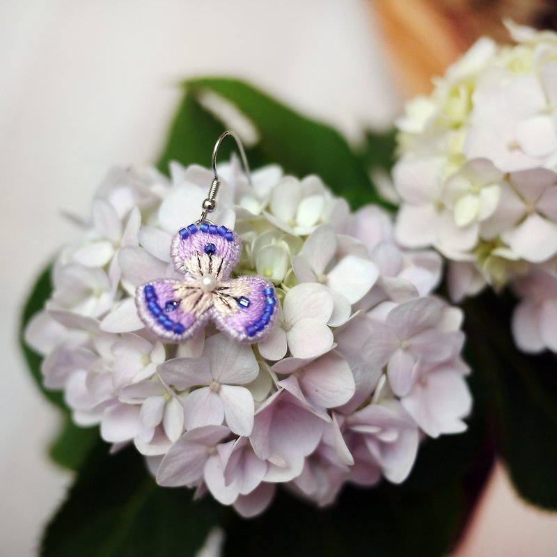 [Flower room training hand embroidery] Handmade/Earrings/Earrings - Earrings & Clip-ons - Thread Purple