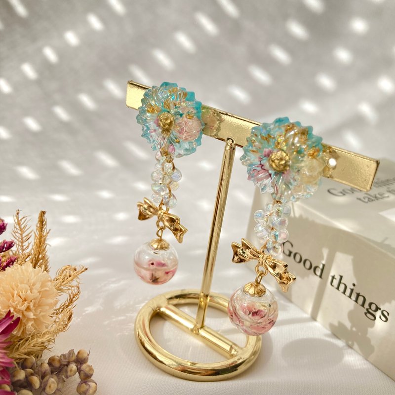 花手水 フラワー ピアス 金属アレルギー対応 花 透明感 クリア レジン 水色 316L - 耳環/耳夾/耳骨夾 - 樹脂 藍色