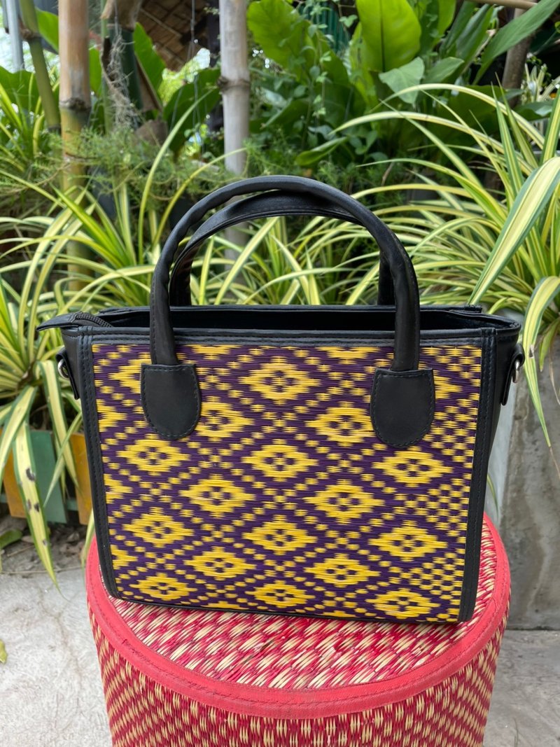Tote bag with traditional Thai pattern in yellow and black - 手提包/手提袋 - 植物．花 黃色