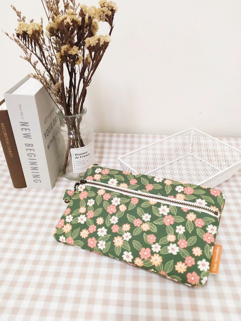 Light-picking series coin purse/universal bag/zipper storage bag/limited edition/green flower style - Wallets - Cotton & Hemp Green