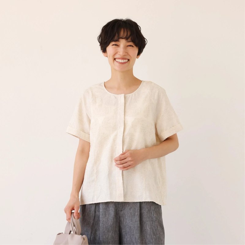 大人の女性らしさ 蓮の葉モチーフ クルーネックブラウス フォーマルにも 生成色　250717-1 - 女襯衫 - 棉．麻 