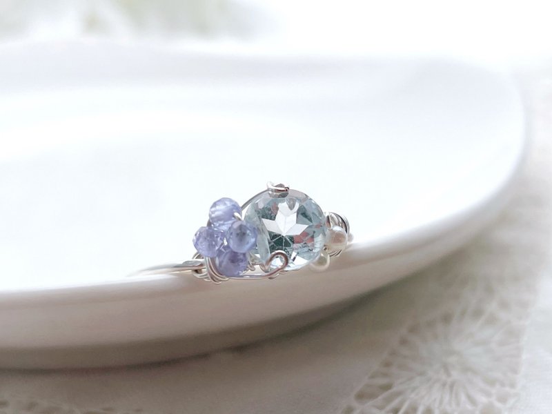 Maries garden - Sky blue topaz, tanzanite and freshwater pearl wire ring - General Rings - Gemstone Blue