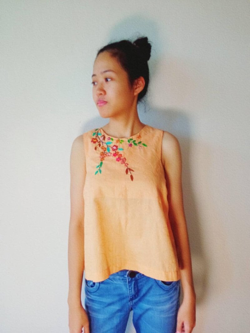 BloomingTrailHandEmbroideredCottonTop - 女上衣/長袖上衣 - 棉．麻 橘色