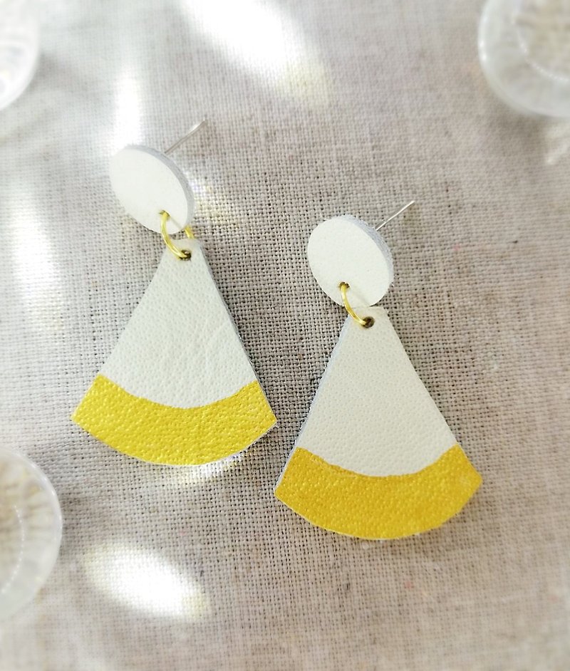 Handmade leather earring white and gold