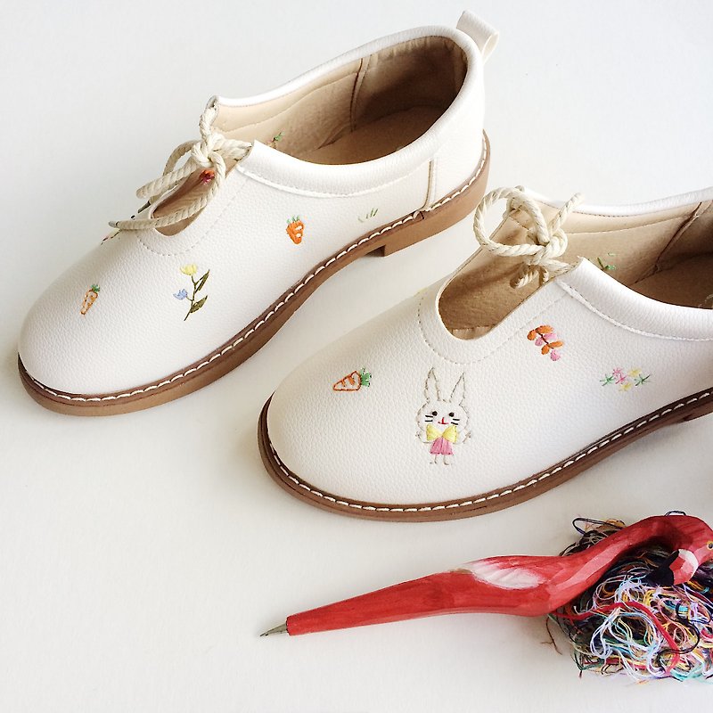 刺繍靴（ウサギ） - スリッポン - 革 ホワイト