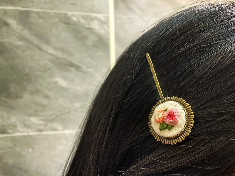 European style rose retro hairpin embroidered hairpin embroidered hair accessories - เครื่องประดับผม - โลหะ หลากหลายสี