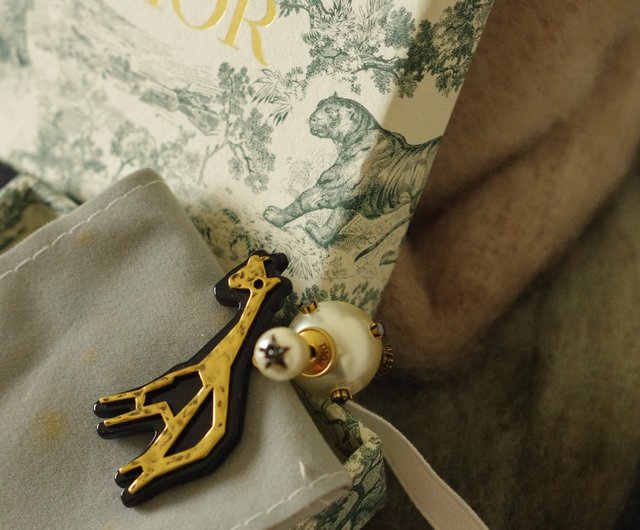 Authentic DIOR Pearl Giraffe Black Gemstone Pendant Needle Earrings Single Ear Design P461 Shop Damn Good Vintage Earrings Clip ons Pinkoi