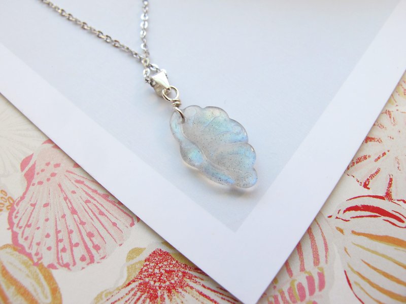Labradorite 925 sterling silver [Fudian] [Original sent] Butterfly shape natural stone necklace series - สร้อยคอ - คริสตัล สีเทา