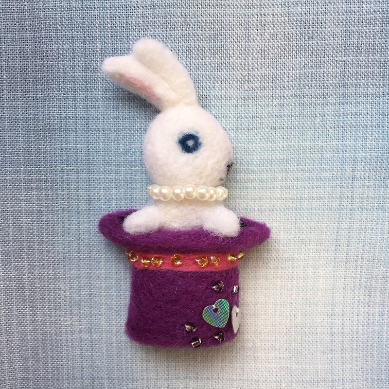 Little White Rabbit Magician-Hand-made wool felt pins - เข็มกลัด - ขนแกะ หลากหลายสี