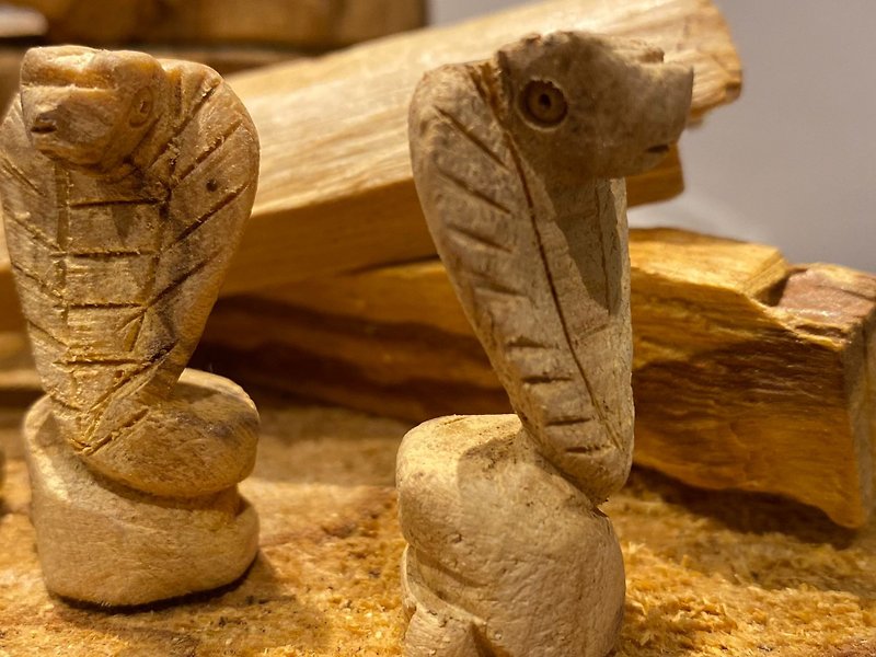 Peruvian Sacred Wooden Snake Statue Aboriginal Handmade Inca Sacred Wooden Mascot - ของวางตกแต่ง - ไม้ 
